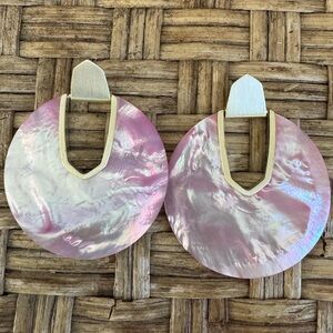 Kendra Scott Diane Statement Disk Earrings in Gold & Pink Blush Mother of Pearl